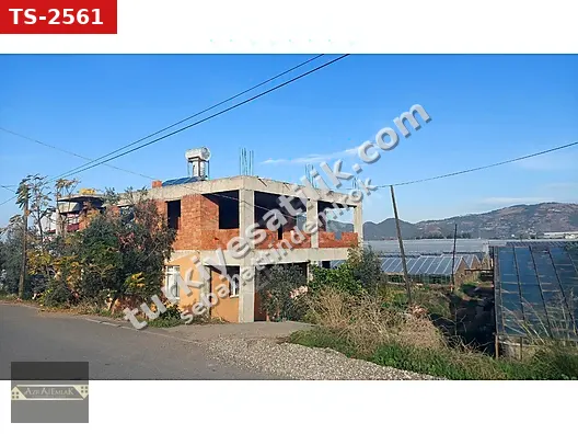 GAZİPAŞA BEYOBASI'NDA SATILIK ARSA VE 2 KATLI BETORNAME EV